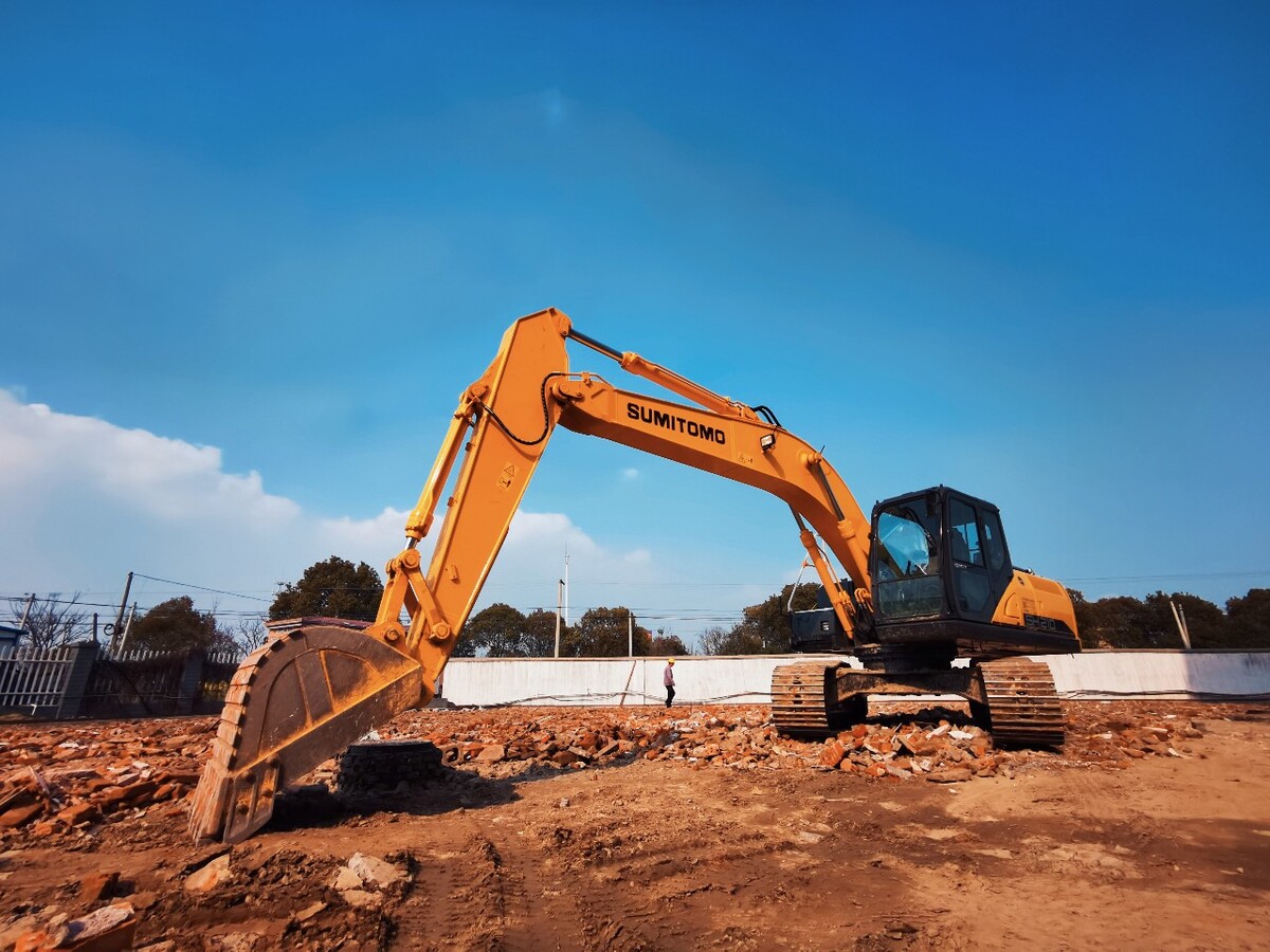 工程建設(shè)中的工程車——現(xiàn)代化施工的堅(jiān)實(shí)支柱