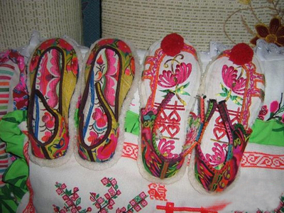 走進彝族的鞋世界 行走于足下的歷史、信仰與生活